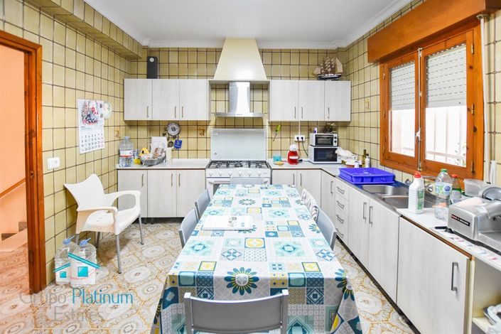 Image No.16-3 Bed Property for sale