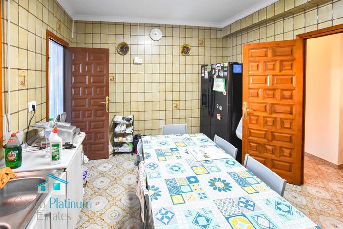 Image No.17-3 Bed Property for sale