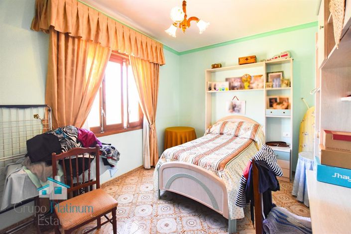 Image No.20-3 Bed Property for sale