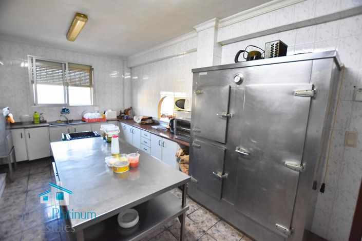 Image No.28-3 Bed Property for sale