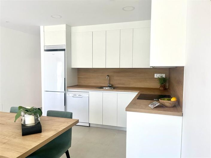 Image No.6-2 Bed Property for sale