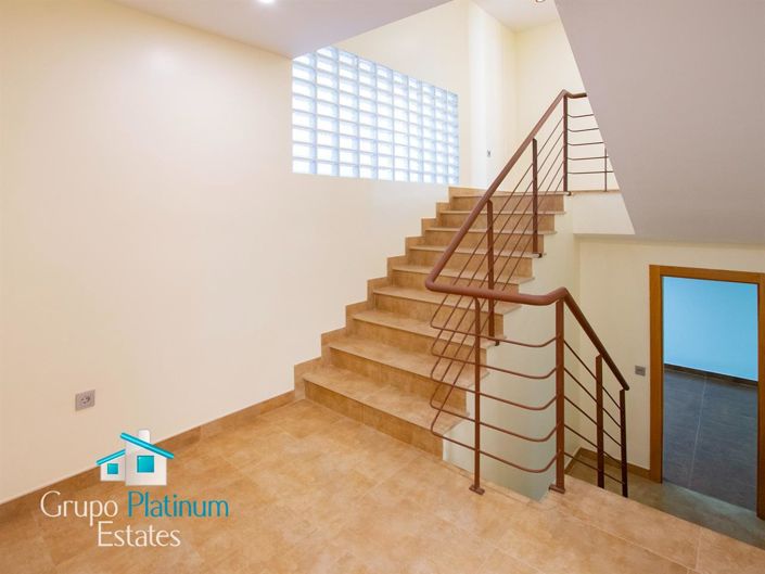 Image No.6-5 Bed Villa for sale