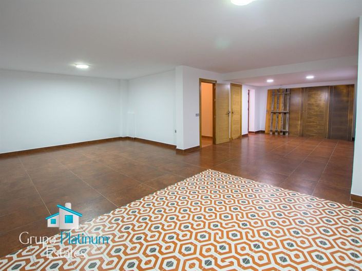 Image No.8-5 Bed Villa for sale