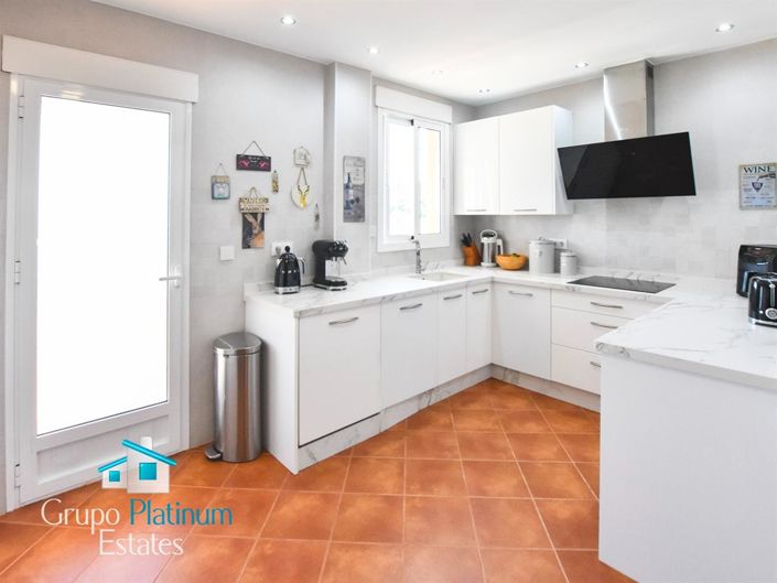 Image No.12-4 Bed Villa for sale