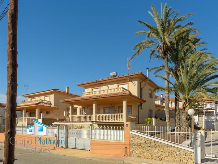 Image No.2-4 Bed Villa for sale