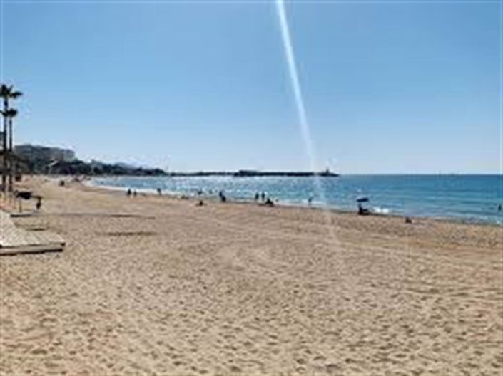 Image No.37-3 Bed Property for sale