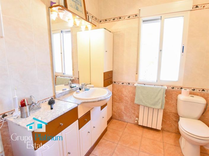 Image No.10-4 Bed Villa for sale