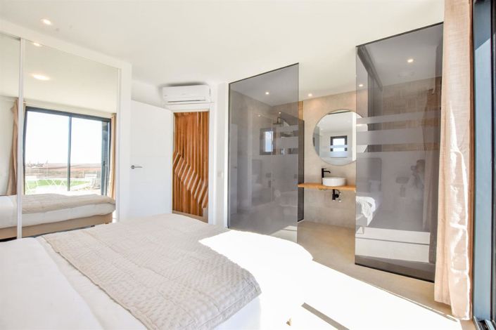 Image No.9-2 Bed Property for sale