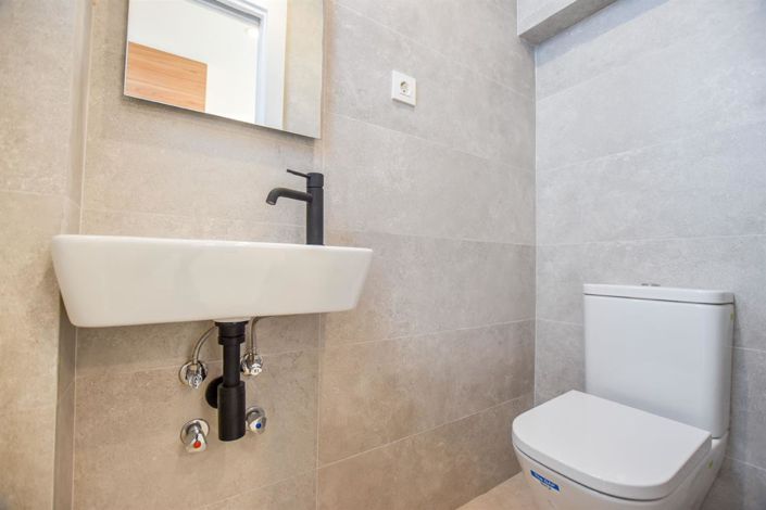 Image No.18-2 Bed Property for sale