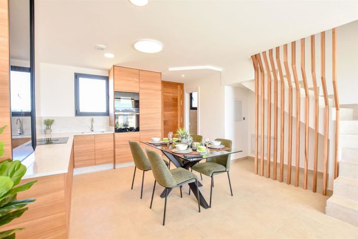 Image No.11-2 Bed Property for sale