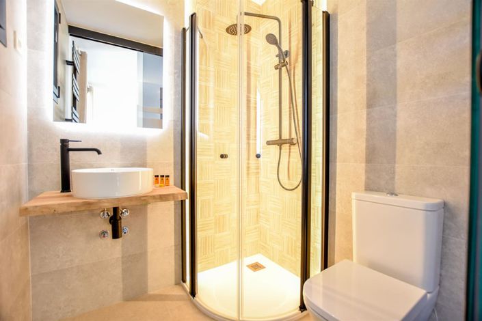 Image No.16-2 Bed Property for sale