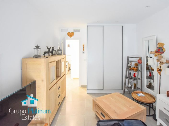 Image No.12-3 Bed Property for sale