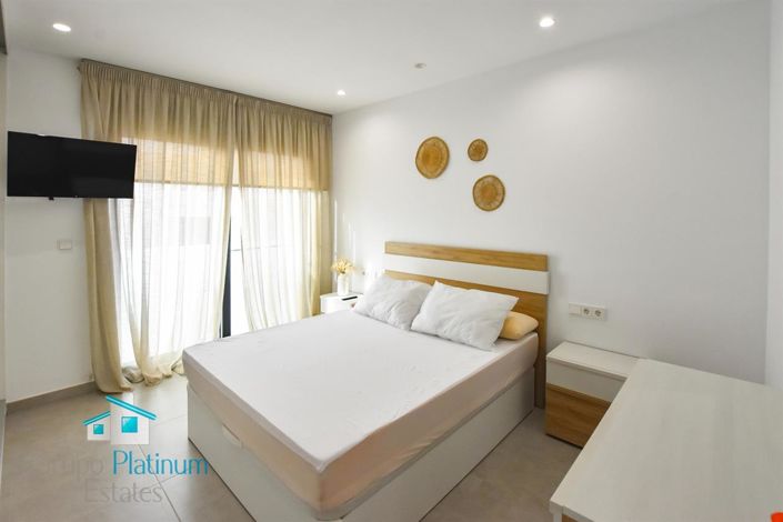 Image No.17-3 Bed Property for sale