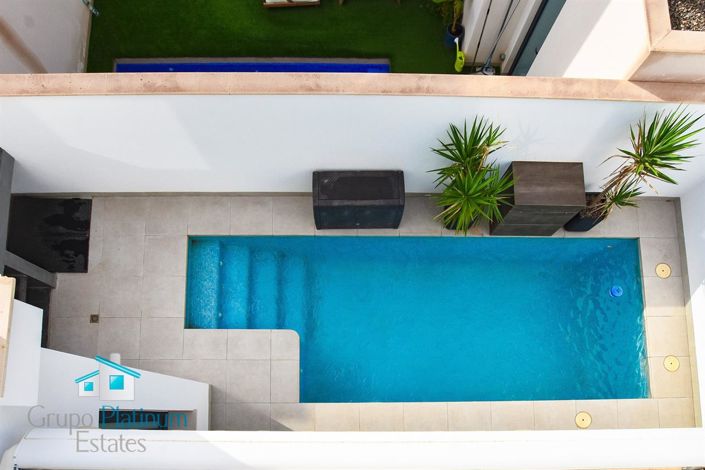 Image No.25-3 Bed Property for sale