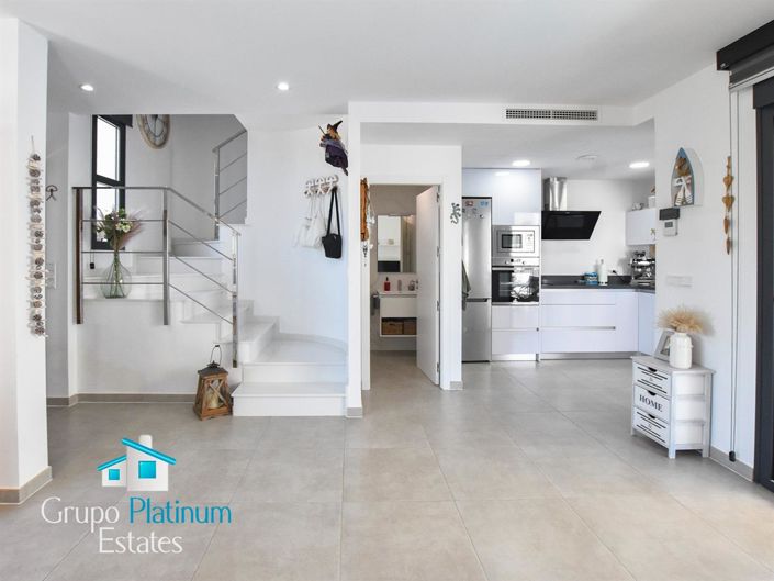 Image No.6-3 Bed Property for sale