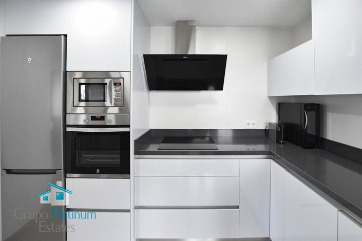 Image No.8-3 Bed Property for sale