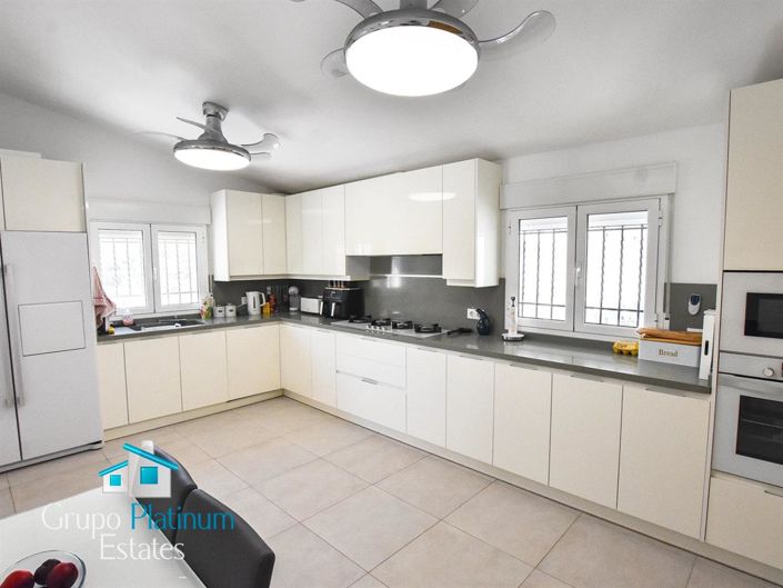 Image No.15-5 Bed Villa for sale