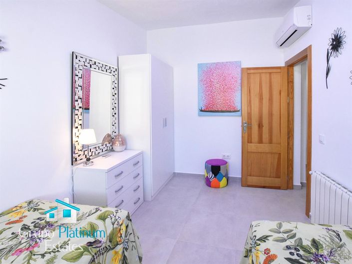 Image No.27-5 Bed Villa for sale