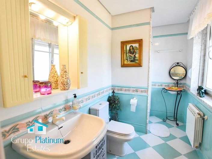 Image No.17-3 Bed Villa for sale