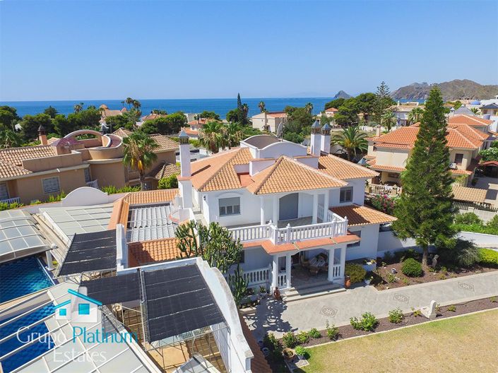 Image No.1-3 Bed Villa for sale