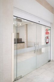 04-puerta-cristal-entrada