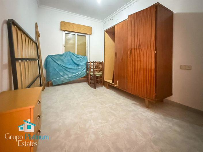 Image No.10-4 Bed Property for sale