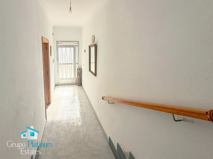 Image No.12-4 Bed Property for sale