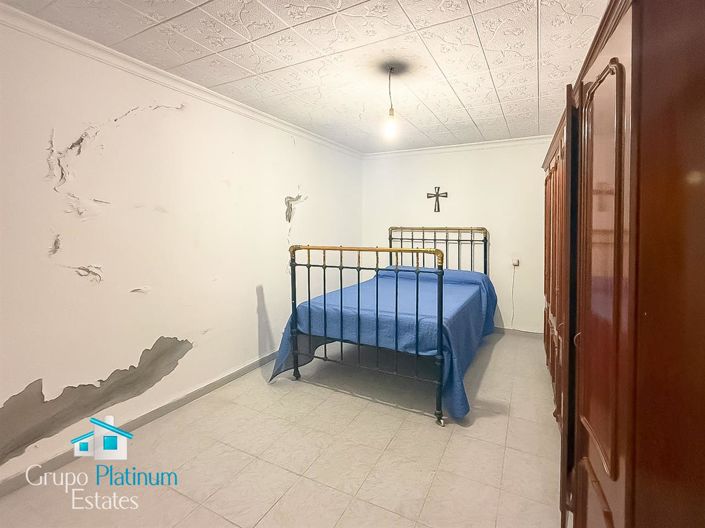 Image No.15-4 Bed Property for sale