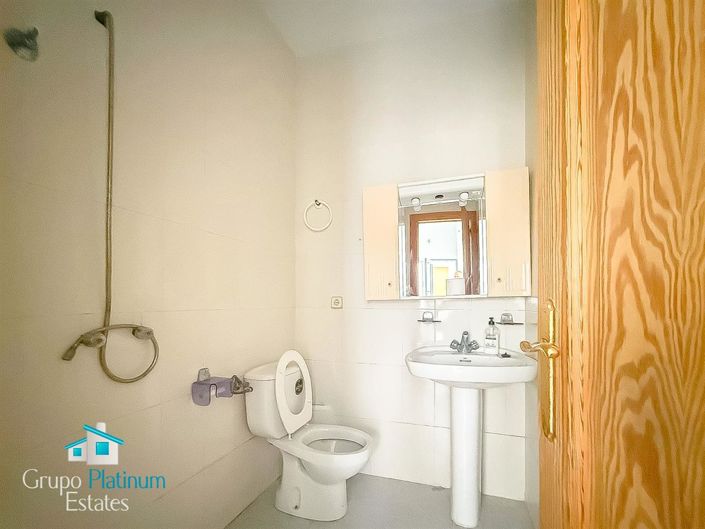 Image No.16-4 Bed Property for sale