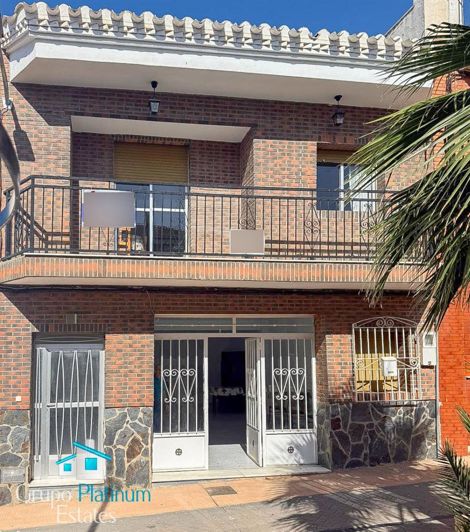 Image No.2-4 Bed Property for sale