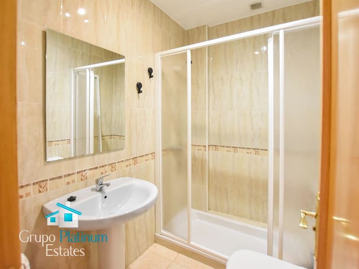 Image No.17-5 Bed Property for sale