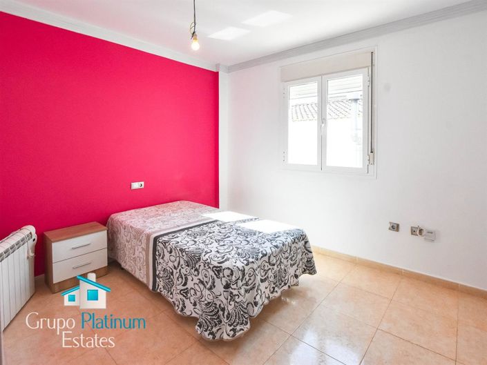 Image No.22-5 Bed Property for sale