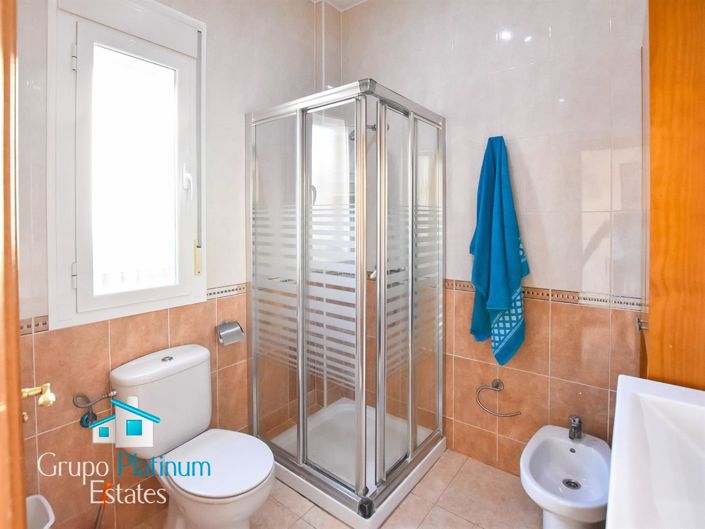 Image No.6-5 Bed Property for sale