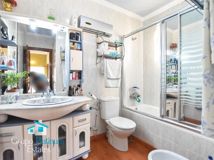 Image No.18-3 Bed Property for sale