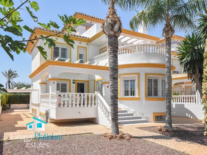 Image No.1-Villa de 6 chambres à vendre à Vera Playa
