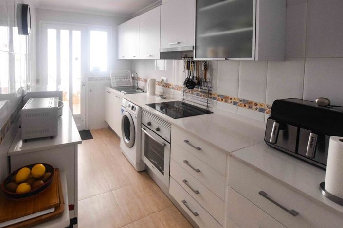 Image No.11-3 Bed Property for sale