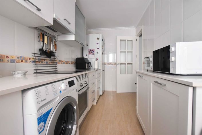 Image No.12-3 Bed Property for sale