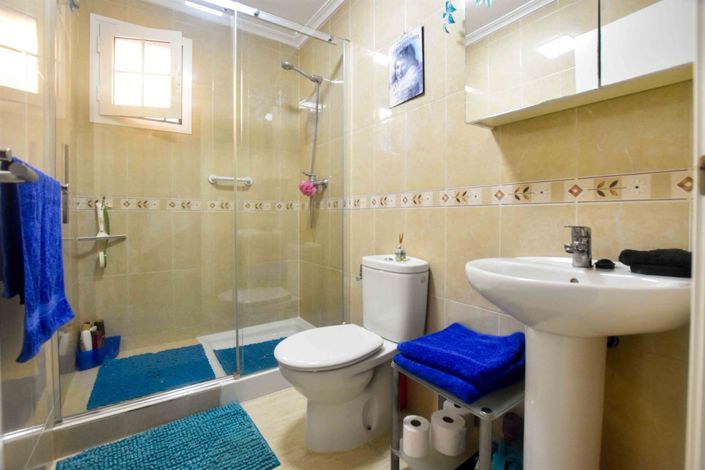 Image No.20-3 Bed Property for sale