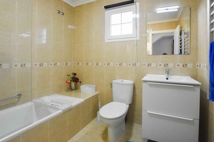 Image No.31-3 Bed Property for sale