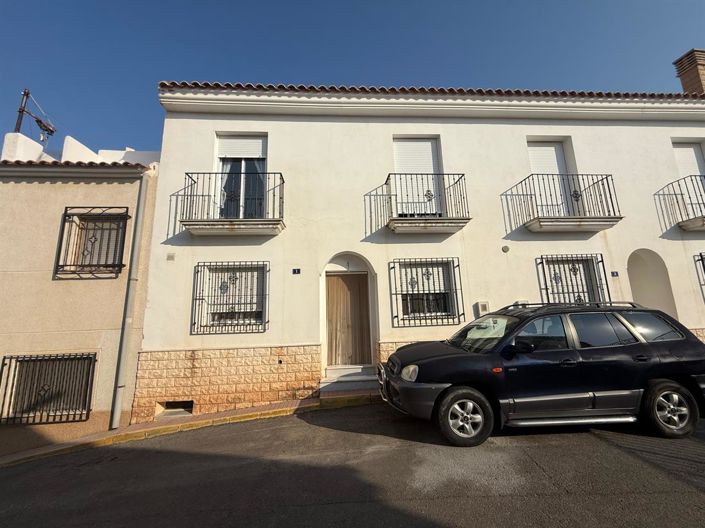 Image No.1-4 Bed Property for sale