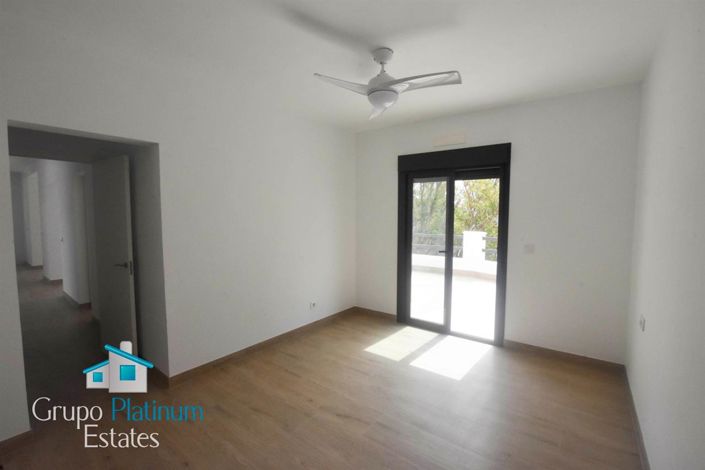 Image No.33-2 Bed Villa for sale