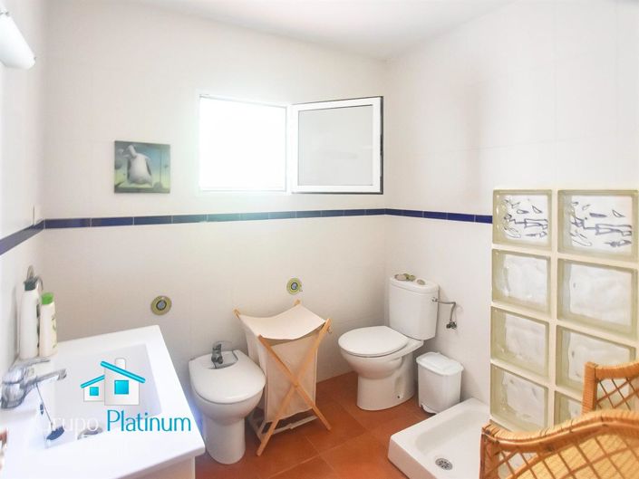 Image No.10-5 Bed Property for sale