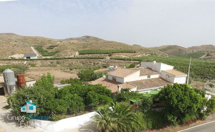 Image No.2-5 Bed Property for sale