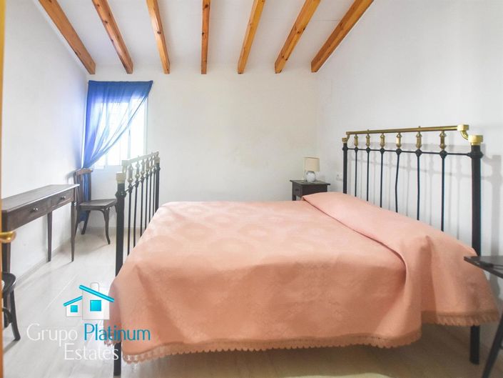 Image No.16-5 Bed Property for sale