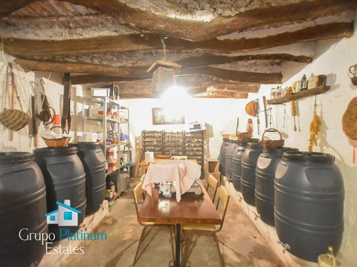 Image No.23-5 Bed Property for sale