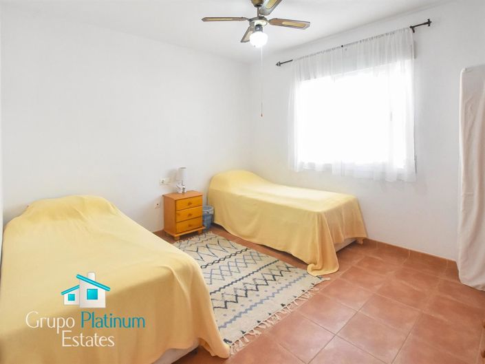 Image No.13-3 Bed Property for sale