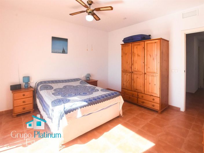 Image No.15-3 Bed Property for sale