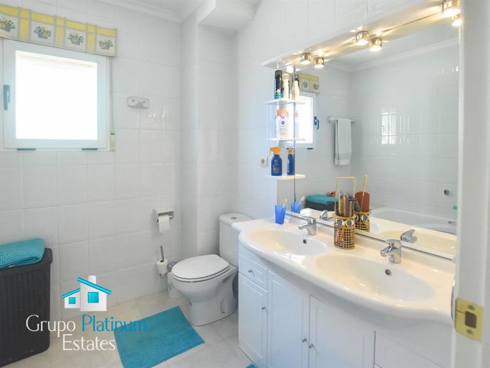 Image No.20-3 Bed Apartment for sale