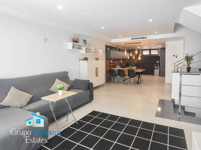 Image No.4-3 Bed Property for sale