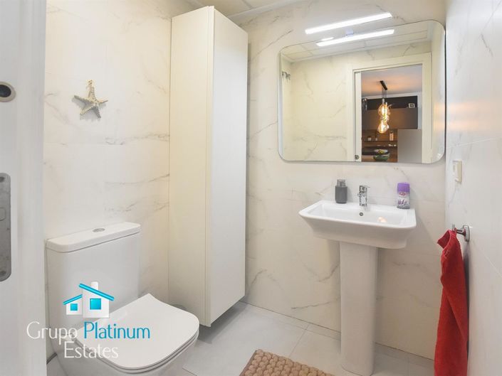 Image No.10-3 Bed Property for sale